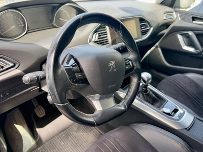 Peugeot 308 SW BlueHDi 120 S&S Allure (8)