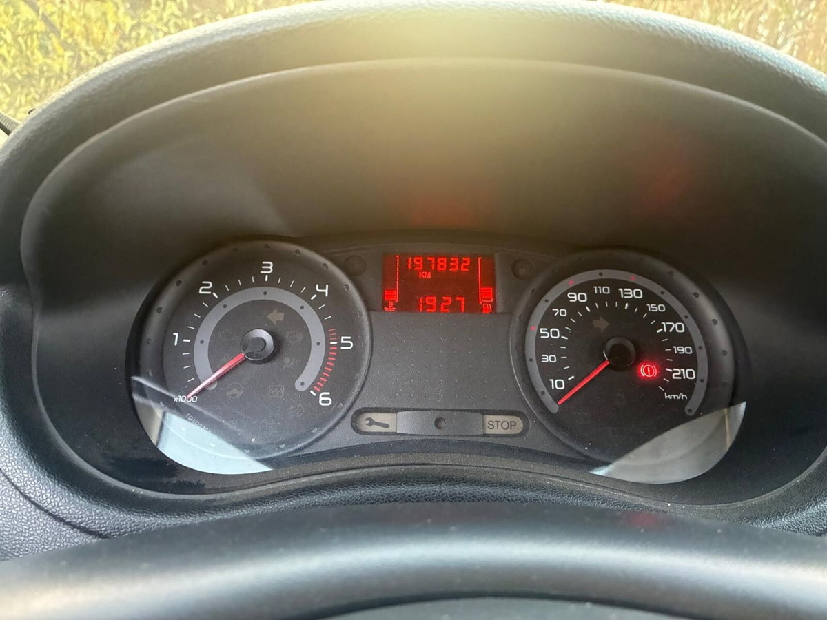 Renault Clio 1.5 dCi 70CV 5 porte Confort (7)