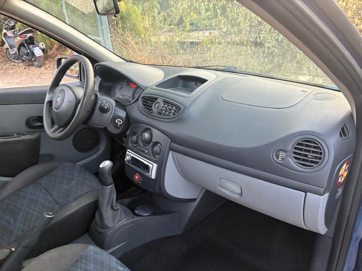 Renault Clio 1.5 dCi 70CV 5 porte Confort (8)