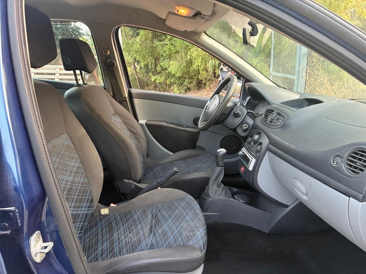 Renault Clio 1.5 dCi 70CV 5 porte Confort (9)