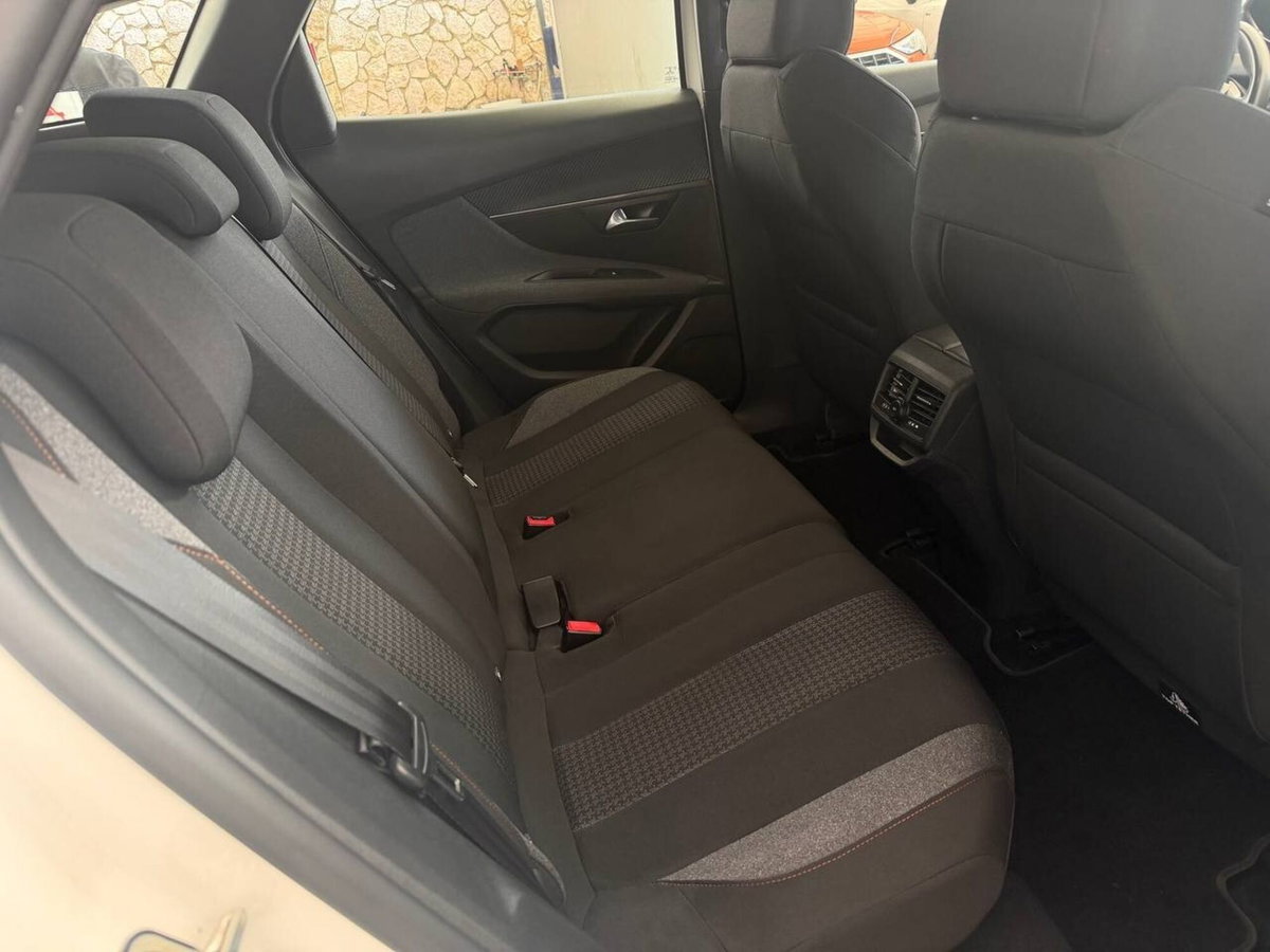 Peugeot 3008 BlueHDi 130 S&S EAT8 Active Pack (10)