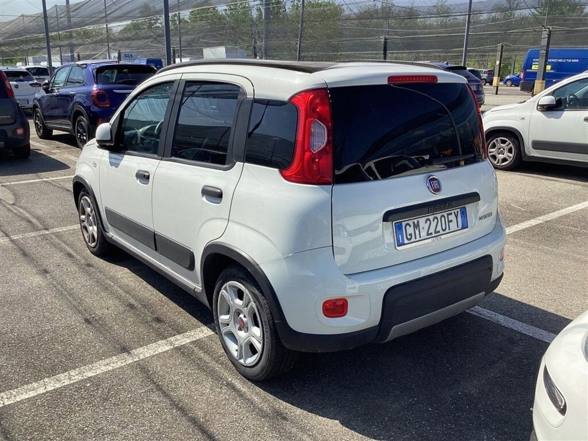 Fiat Panda 1.0 FireFly S&S Hybrid City Cross (3)