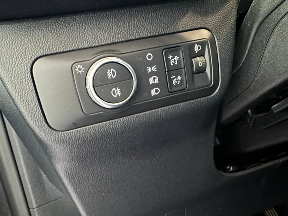 Ford Kuga 1.5 EcoBoost 120 CV 2WD (20)
