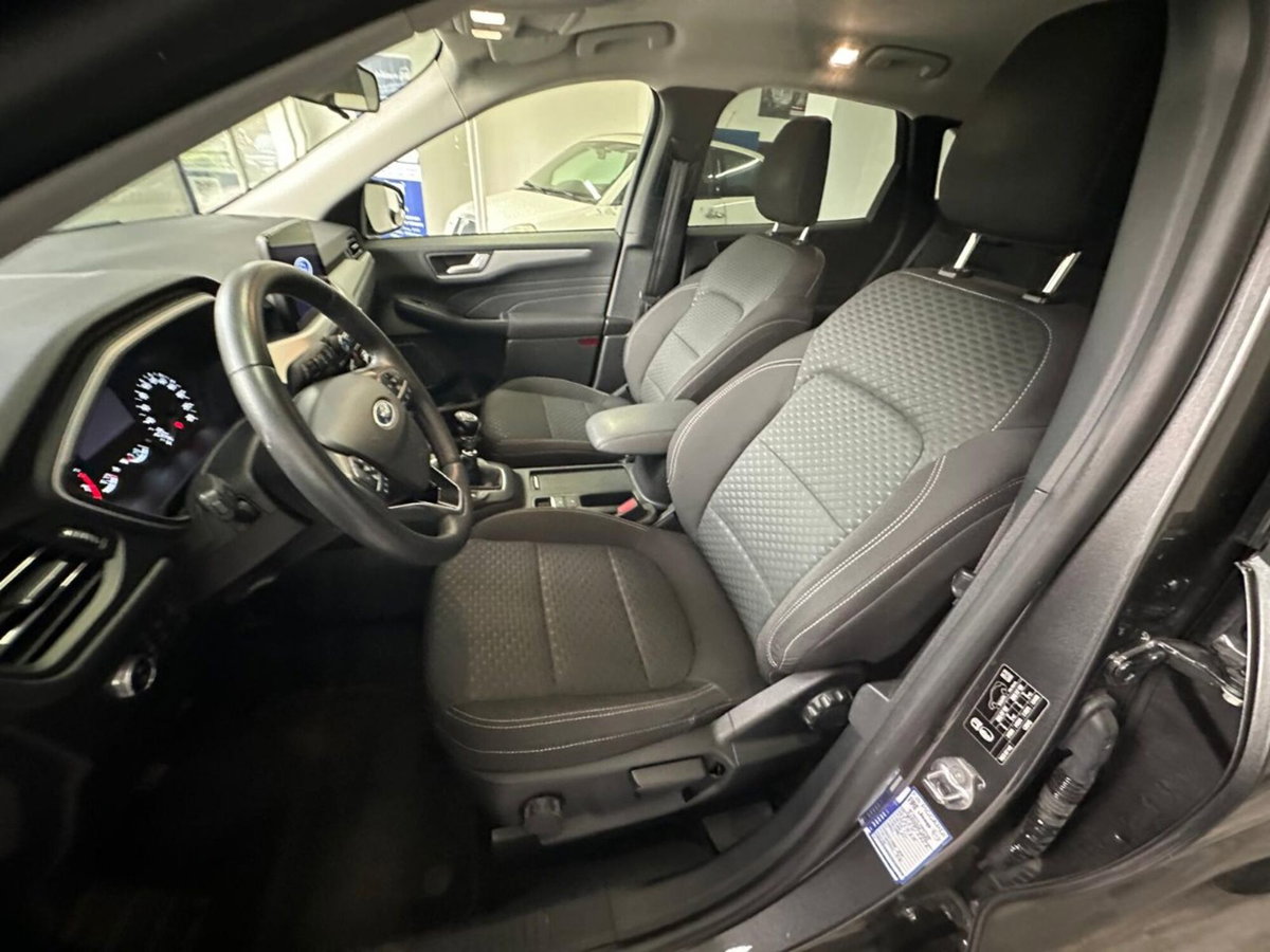 Ford Kuga 1.5 EcoBoost 120 CV 2WD (9)