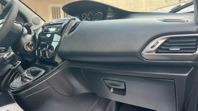 Lancia Ypsilon 1.2 69 CV 5 porte GPL Ecochic Gold (11)