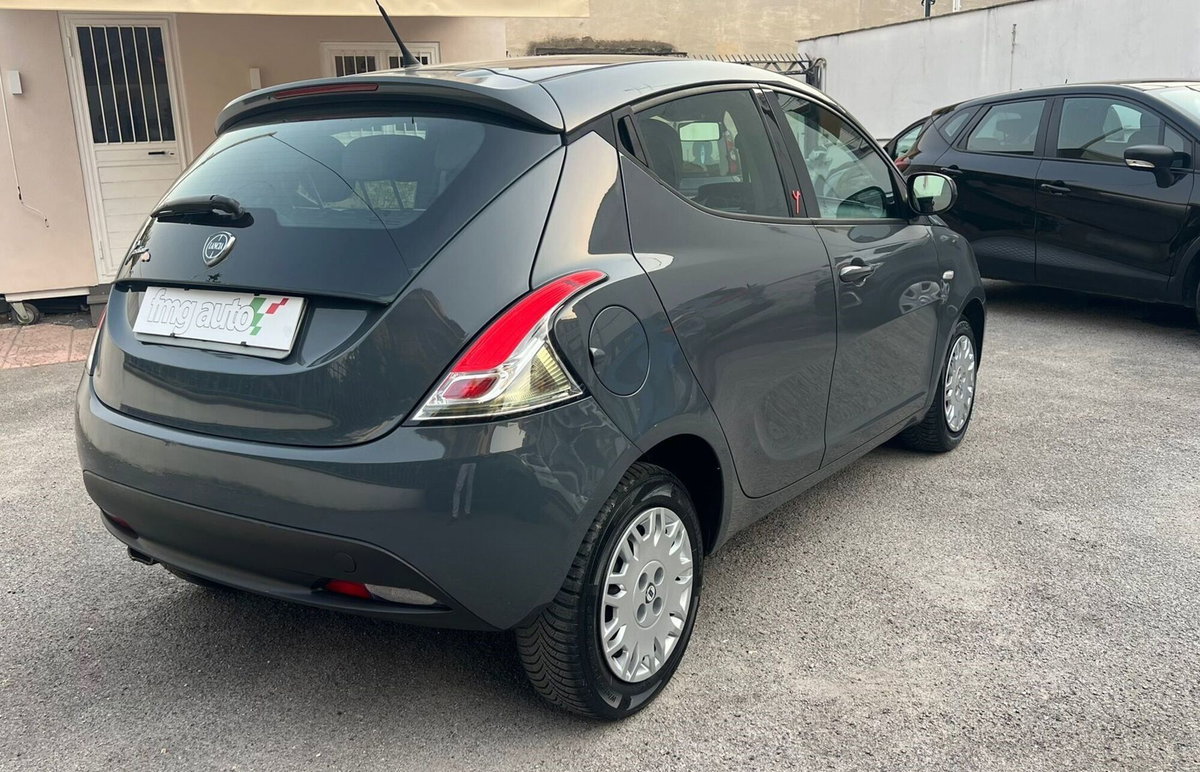 Lancia Ypsilon 1.2 69 CV 5 porte GPL Ecochic Gold (4)