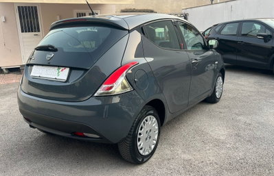 Lancia Ypsilon 1.2 69 CV 5 porte GPL Ecochic Gold (4)
