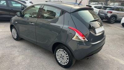 Lancia Ypsilon 1.2 69 CV 5 porte GPL Ecochic Gold (6)