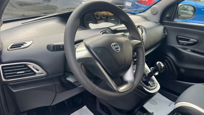 Lancia Ypsilon 1.2 69 CV 5 porte GPL Ecochic Gold (9)