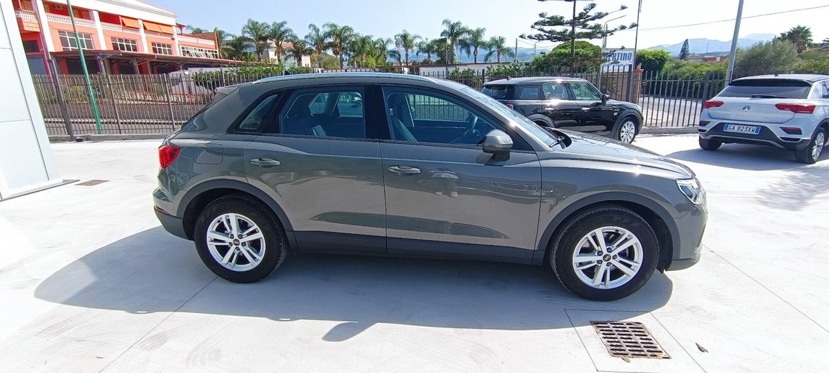 Audi Q3 35 TDI quattro S tronic Business (11)