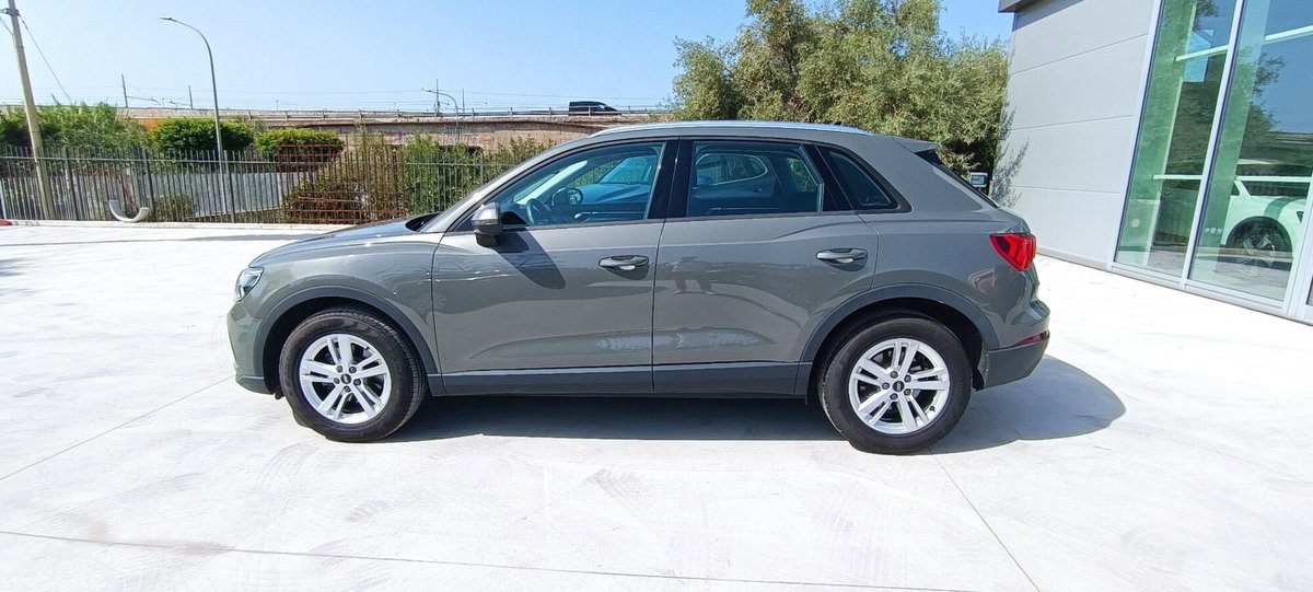 Audi Q3 35 TDI quattro S tronic Business (13)