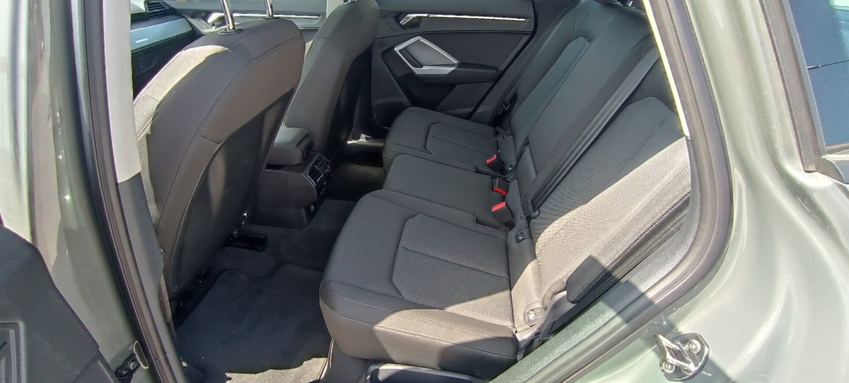Audi Q3 35 TDI quattro S tronic Business (17)