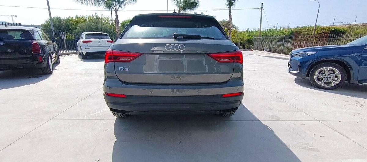 Audi Q3 35 TDI quattro S tronic Business (7)