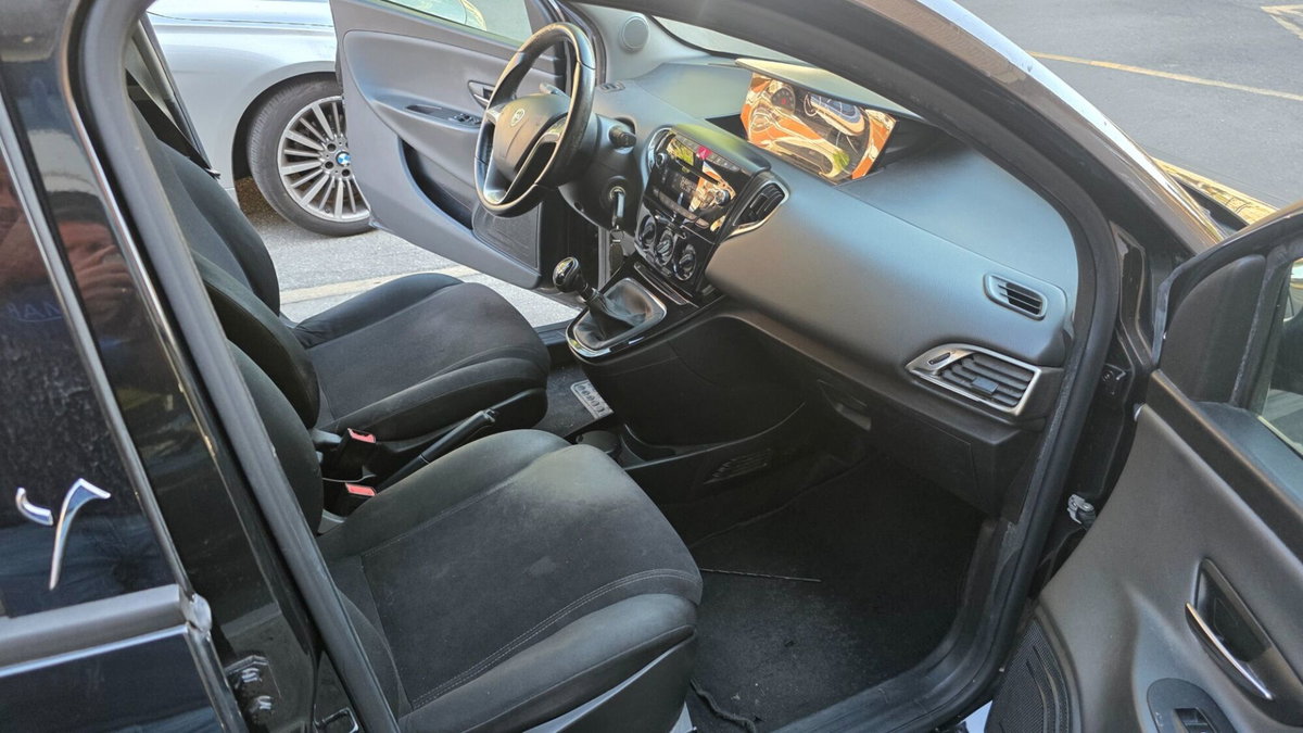 Lancia Ypsilon 1.3 MJT 16V 95 CV 5 porte S&S Gold (10)