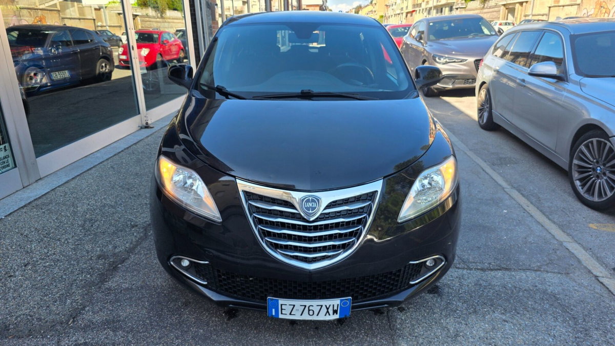 Lancia Ypsilon 1.3 MJT 16V 95 CV 5 porte S&S Gold (2)