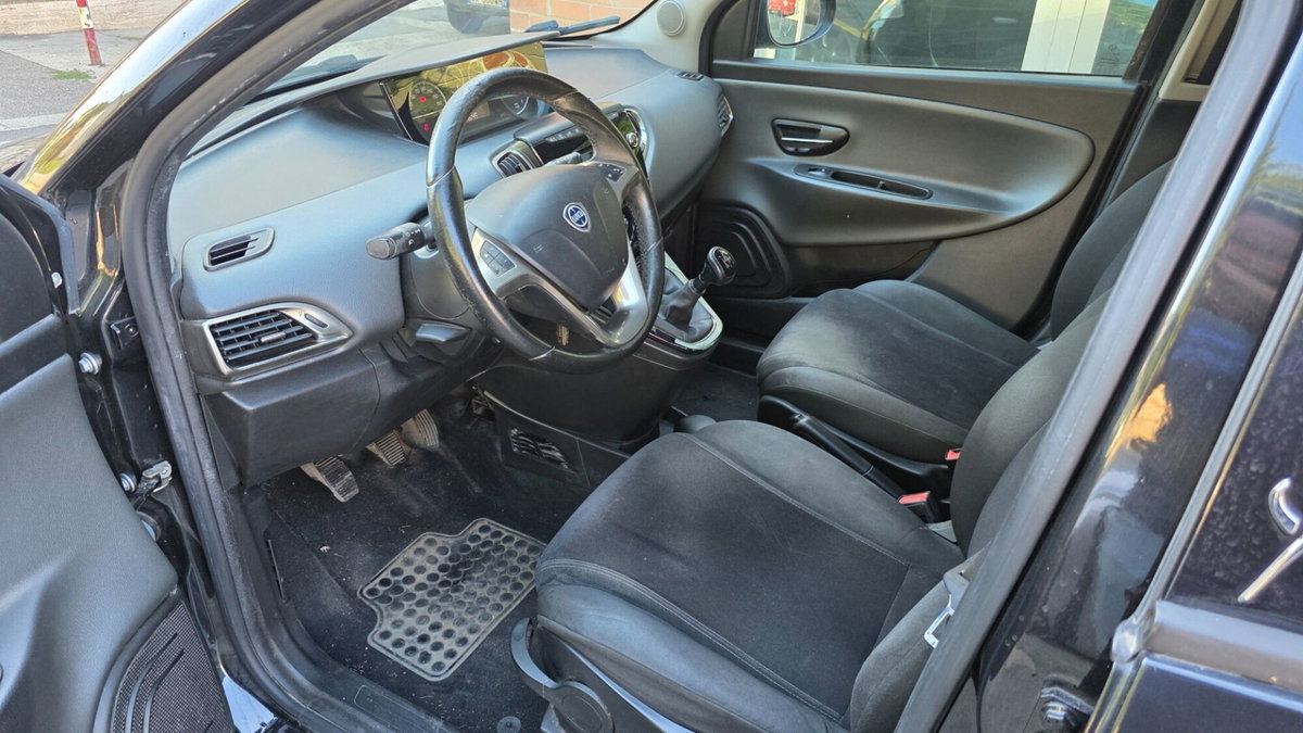 Lancia Ypsilon 1.3 MJT 16V 95 CV 5 porte S&S Gold (7)