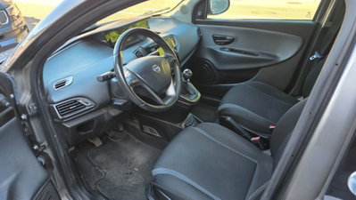 Lancia Ypsilon 1.2 69 CV 5 porte GPL Ecochic Silver (5)
