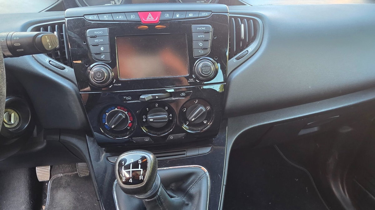 Lancia Ypsilon 1.2 69 CV 5 porte GPL Ecochic Silver (7)