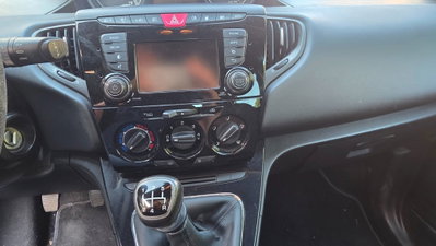 Lancia Ypsilon 1.2 69 CV 5 porte GPL Ecochic Silver (7)