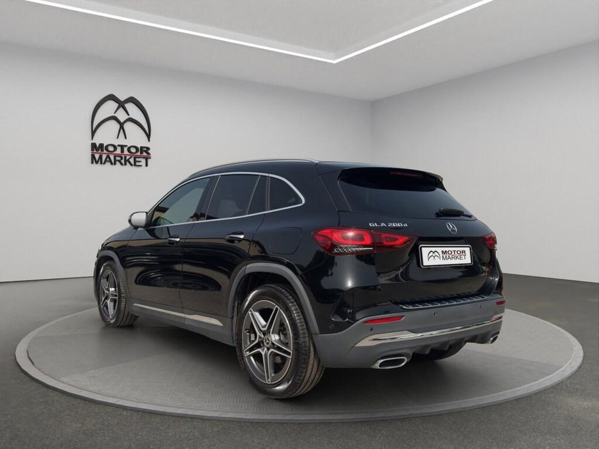 Mercedes-Benz GLA SUV 200 d Automatic Premium (8)