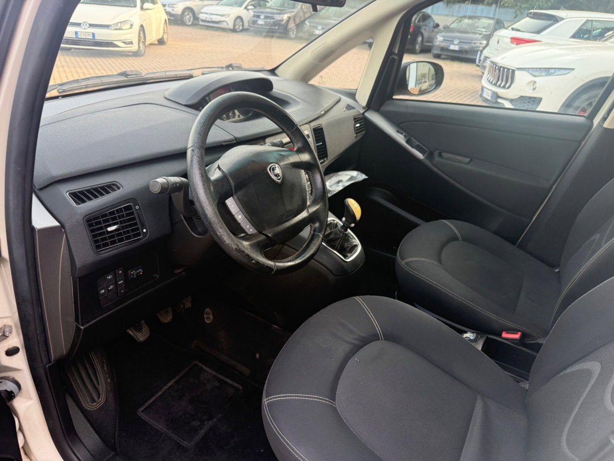 Lancia Musa 1.4 8V Ecochic (GPL) Platinum (13)