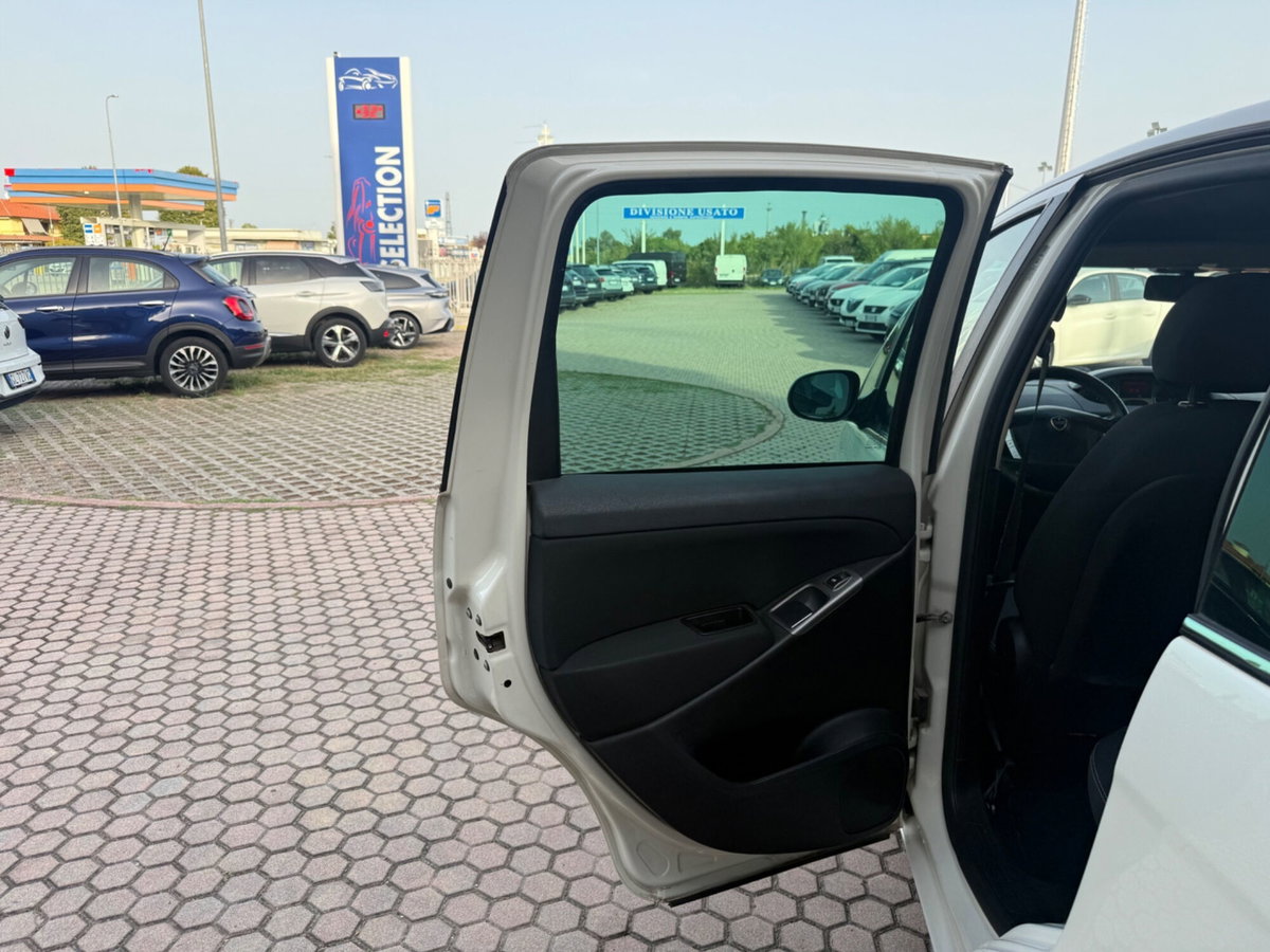 Lancia Musa 1.4 8V Ecochic (GPL) Platinum (18)