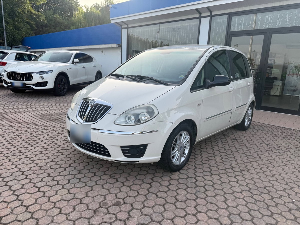 Lancia Musa 1.4 8V Ecochic (GPL) Platinum (3)
