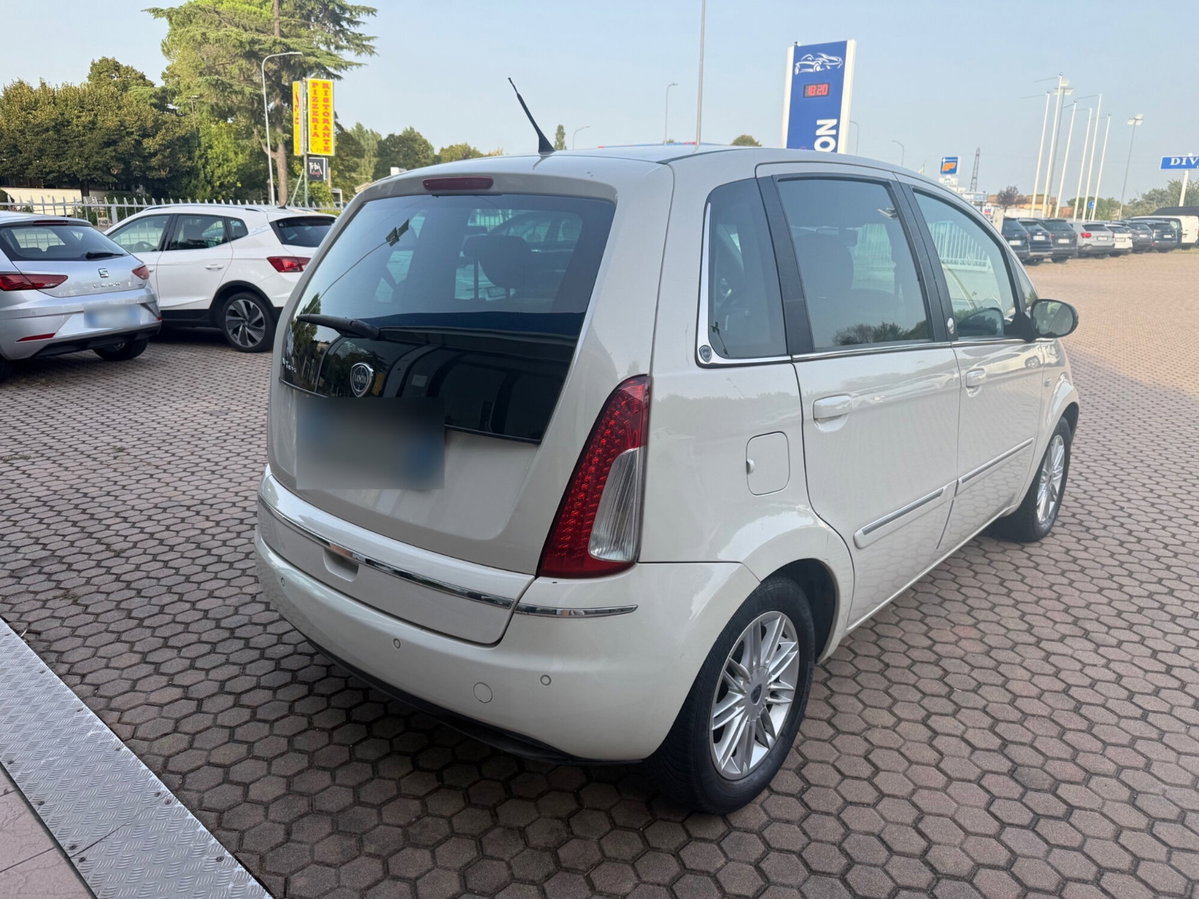 Lancia Musa 1.4 8V Ecochic (GPL) Platinum (6)