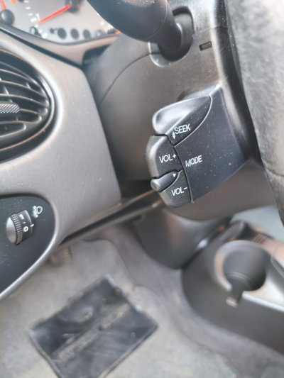 Ford Focus 1.6i 16V cat 5p. Ghia (11)
