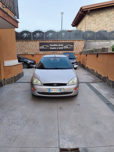 Ford Focus 1.6i 16V cat 5p. Ghia (2)