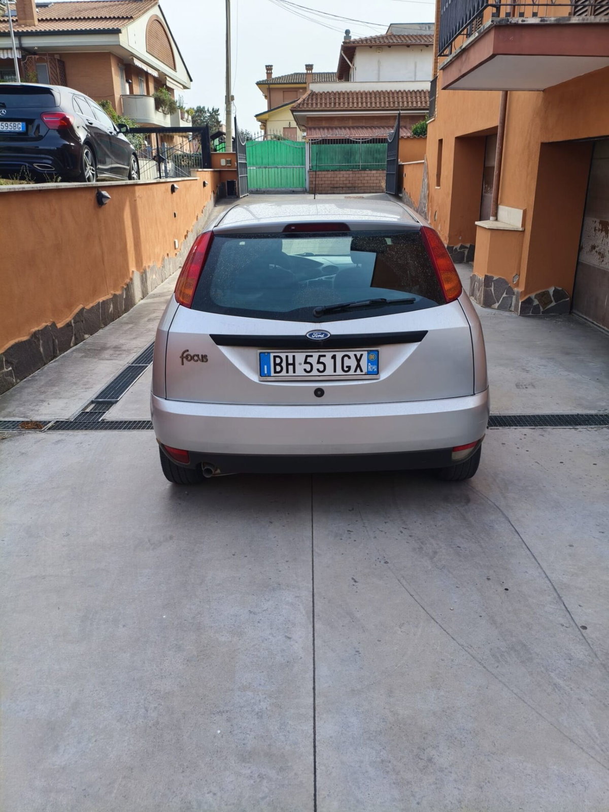 Ford Focus 1.6i 16V cat 5p. Ghia (4)