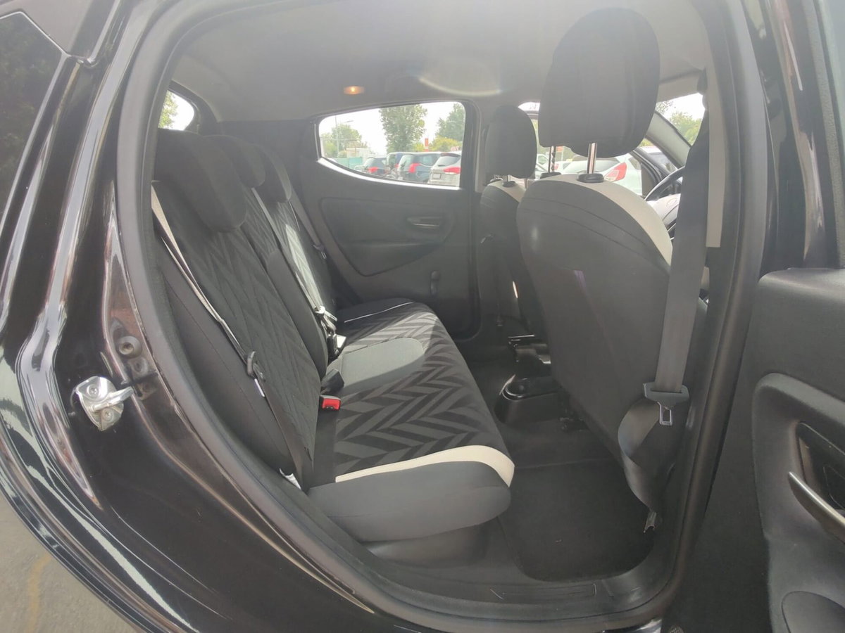 Lancia Ypsilon 1.2 69 CV 5 porte Silver (10)