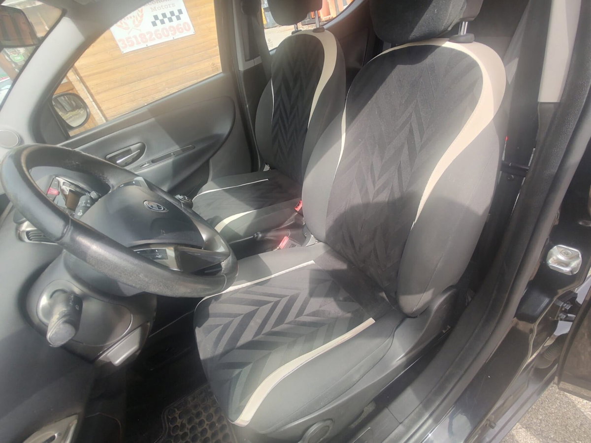 Lancia Ypsilon 1.2 69 CV 5 porte Silver (12)