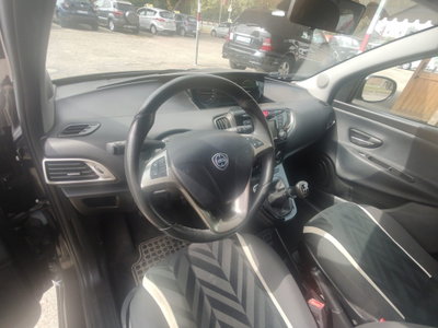 Lancia Ypsilon 1.2 69 CV 5 porte Silver (13)