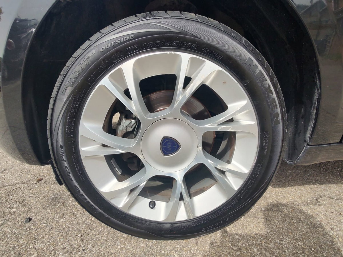 Lancia Ypsilon 1.2 69 CV 5 porte Silver (15)