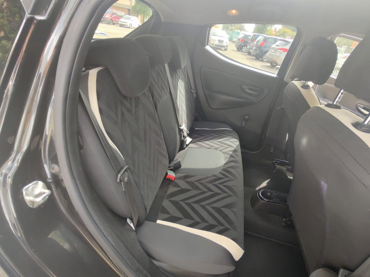 Lancia Ypsilon 1.2 69 CV 5 porte Silver (18)