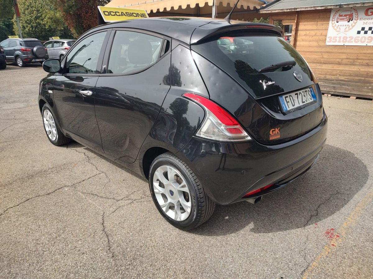 Lancia Ypsilon 1.2 69 CV 5 porte Silver (6)