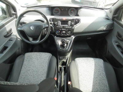 Lancia Ypsilon 1.2 69 CV 5 porte Elefantino (12)