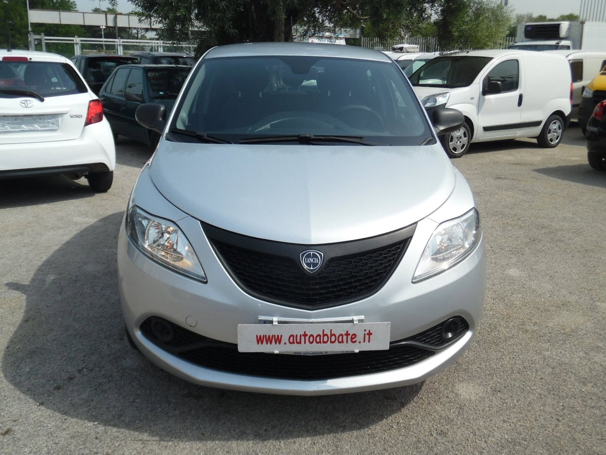 Lancia Ypsilon 1.2 69 CV 5 porte Elefantino (2)