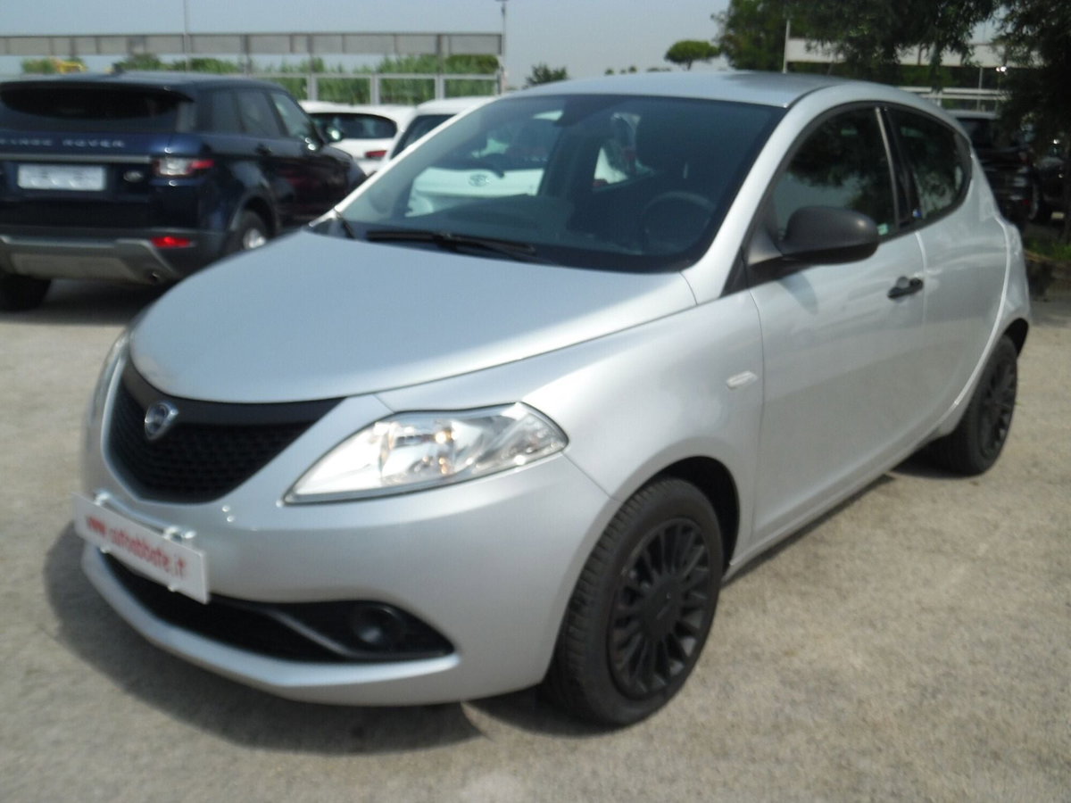 Lancia Ypsilon 1.2 69 CV 5 porte Elefantino (3)