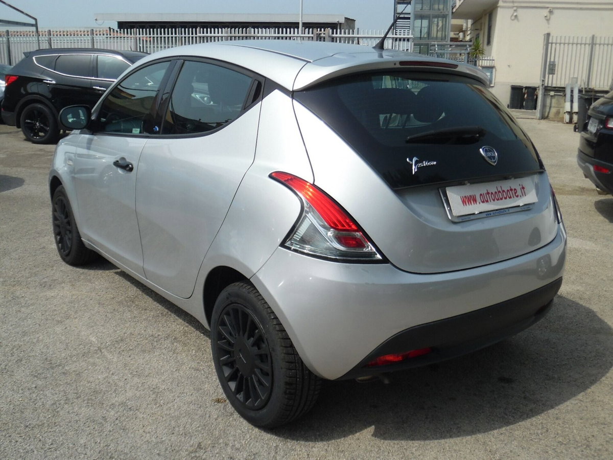 Lancia Ypsilon 1.2 69 CV 5 porte Elefantino (5)