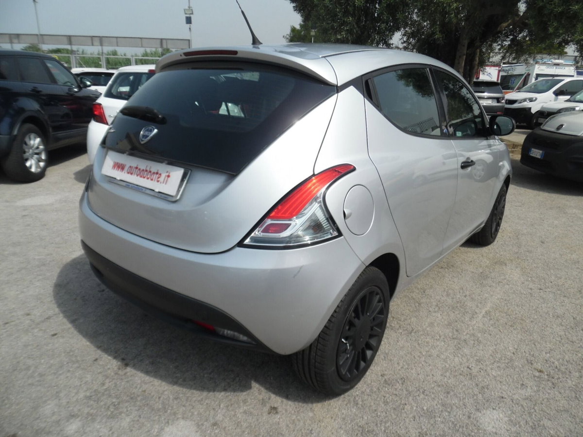 Lancia Ypsilon 1.2 69 CV 5 porte Elefantino (7)