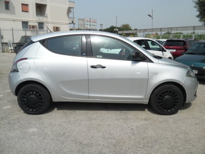 Lancia Ypsilon 1.2 69 CV 5 porte Elefantino (8)