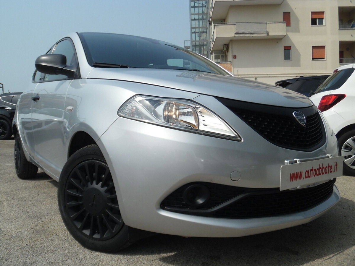 Lancia Ypsilon 1.2 69 CV 5 porte Elefantino (9)
