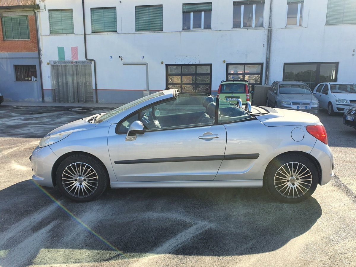 Peugeot 207 Cabrio HDi 110CV CC Féline (2)