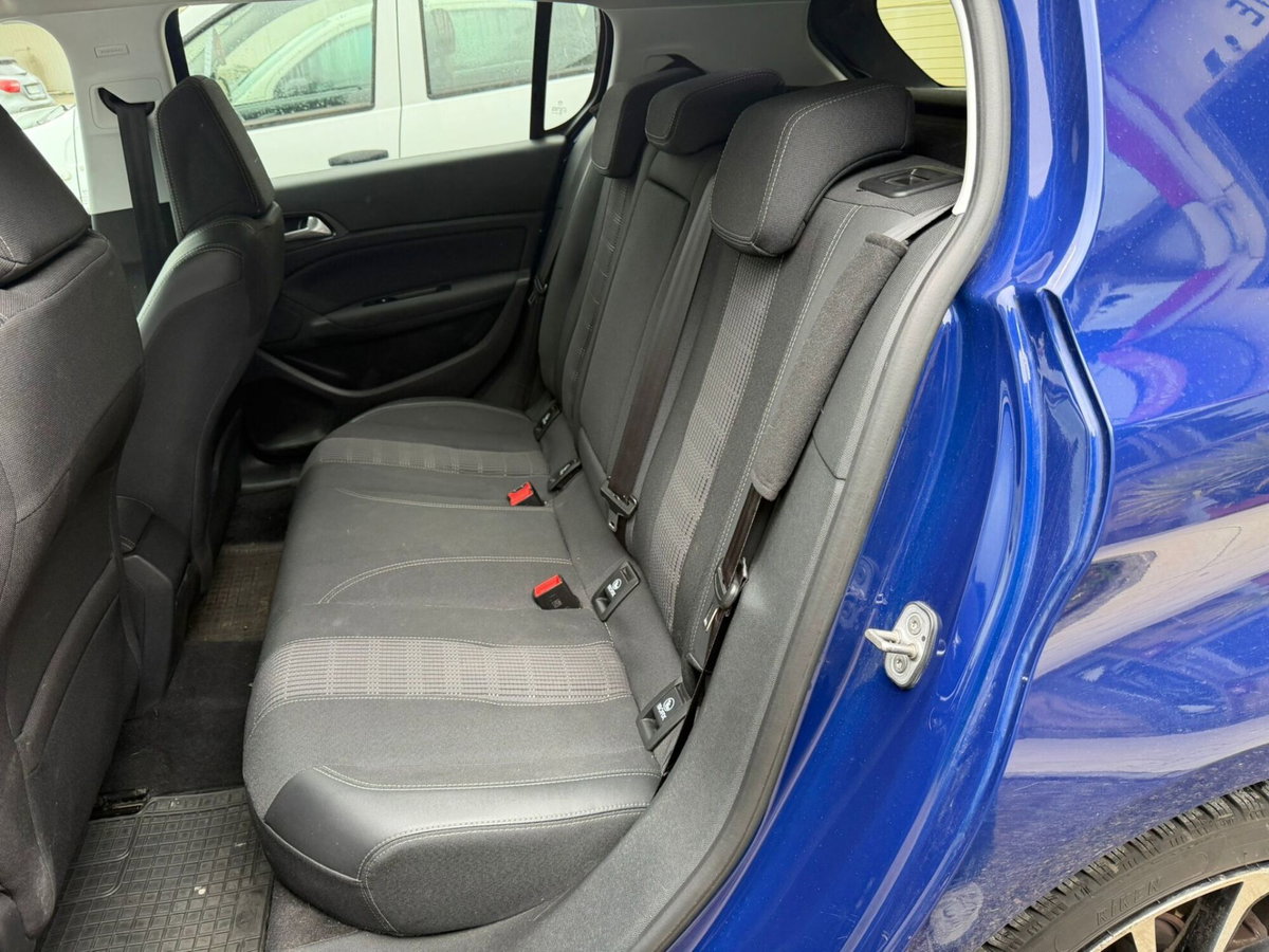 Peugeot 308 BlueHDi 130 S&S Allure (12)