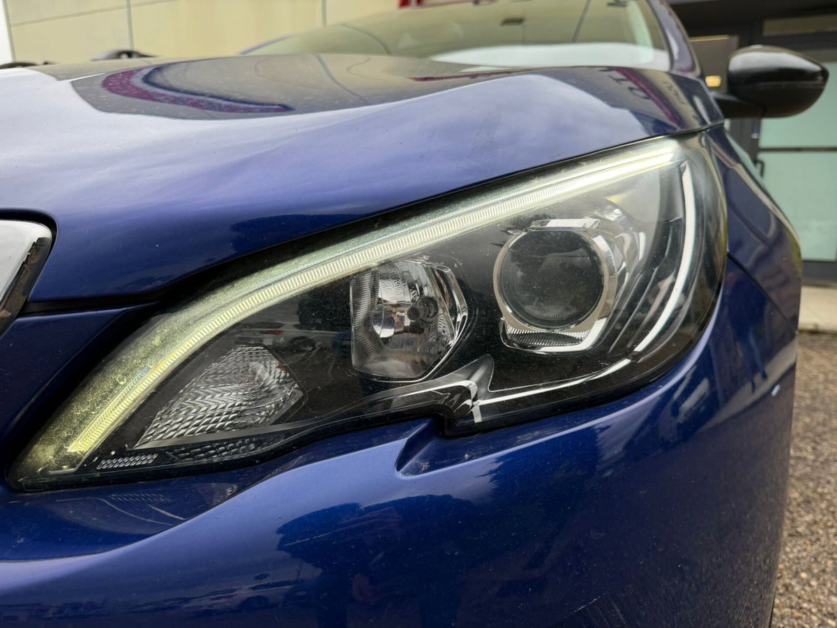 Peugeot 308 BlueHDi 130 S&S Allure (14)