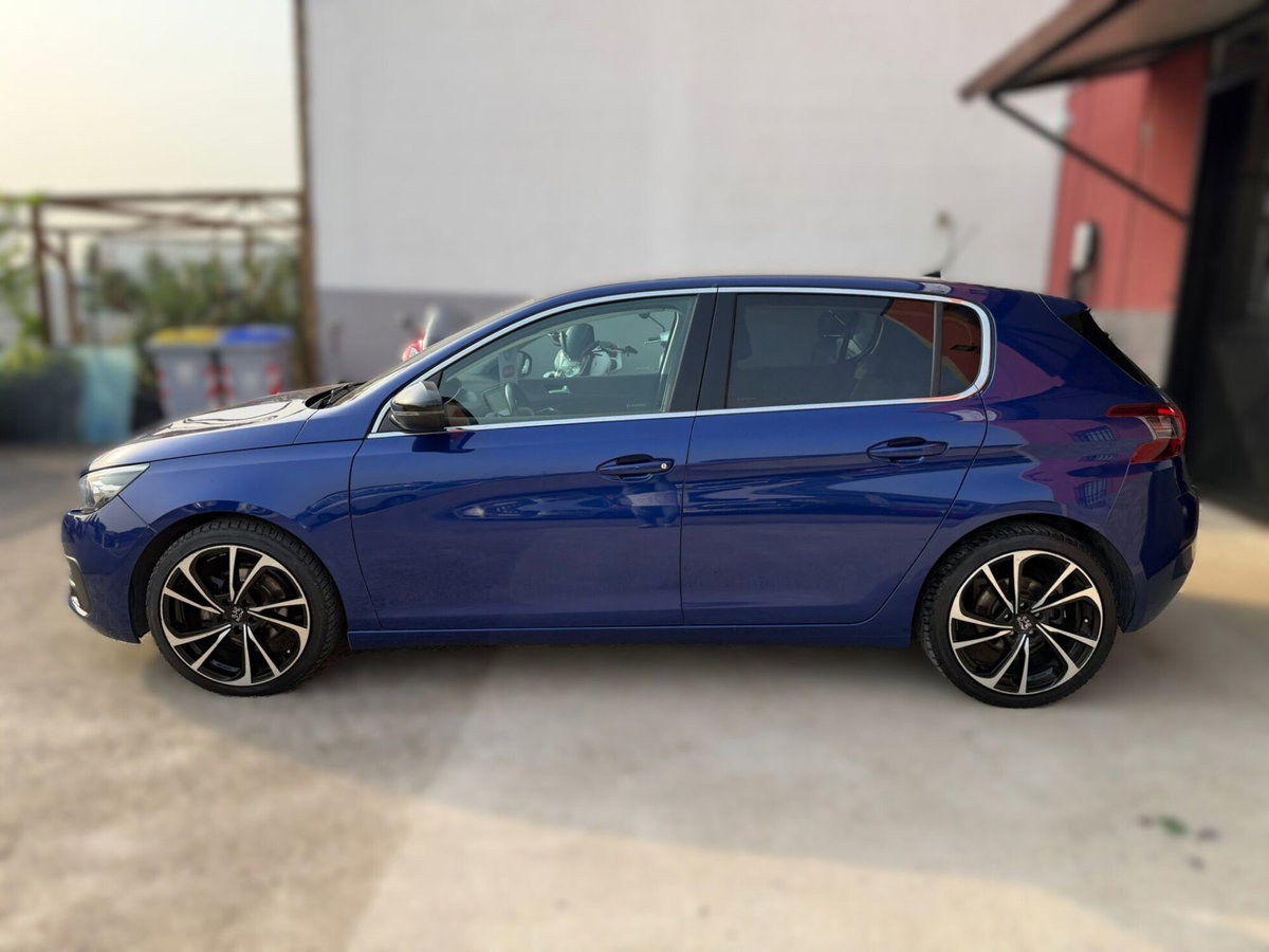 Peugeot 308 BlueHDi 130 S&S Allure (2)