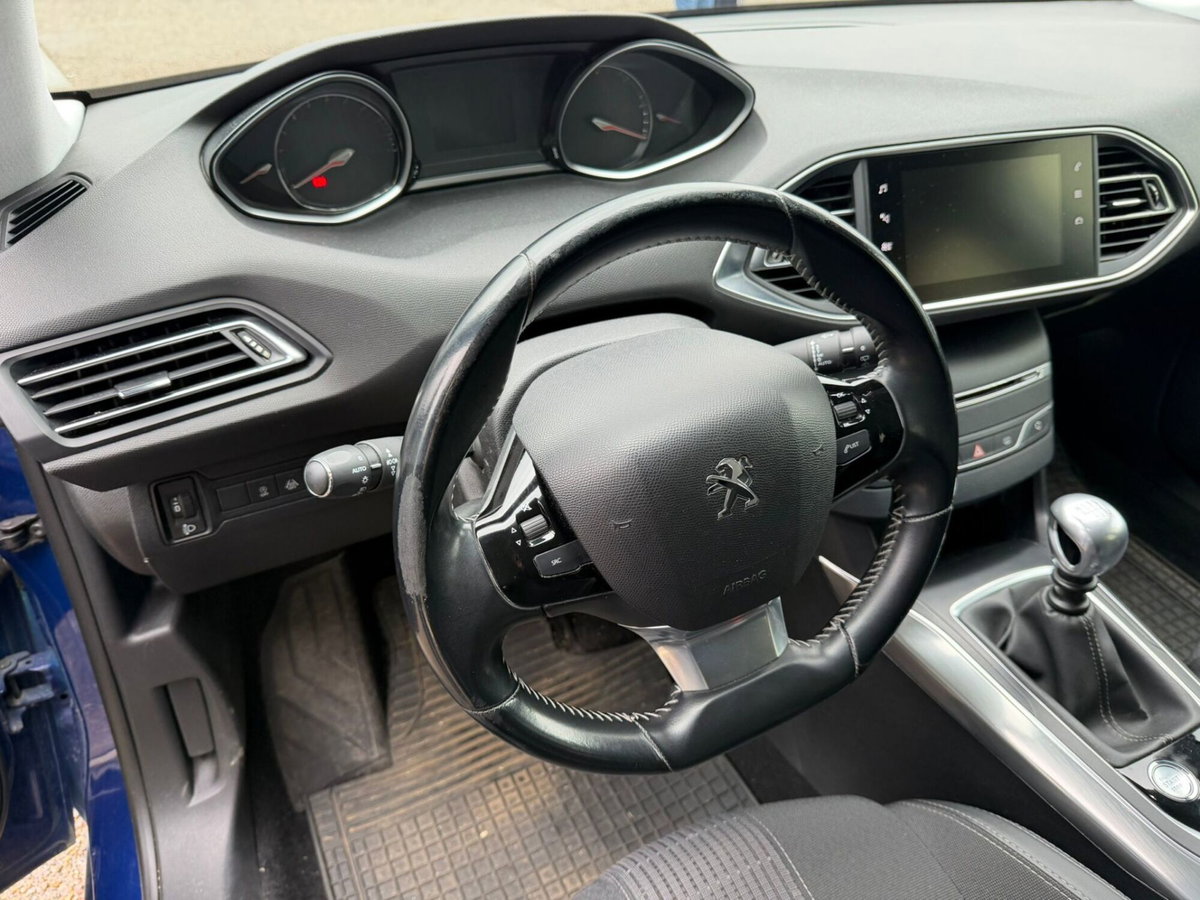 Peugeot 308 BlueHDi 130 S&S Allure (7)