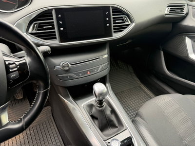 Peugeot 308 BlueHDi 130 S&S Allure (8)
